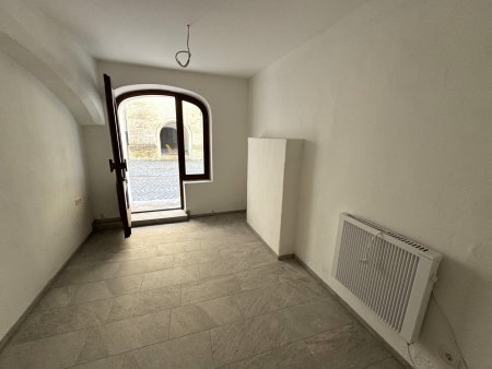 Kleines, renoviertes Büro/Praxis/Geschäftslokal im Herzen der Haller Altstadt zur Vermietung!