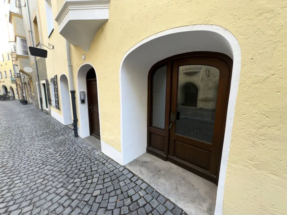 Kleines, renoviertes Büro/Praxis/Geschäftslokal im Herzen der Haller Altstadt zur Vermietung! - Titelbild