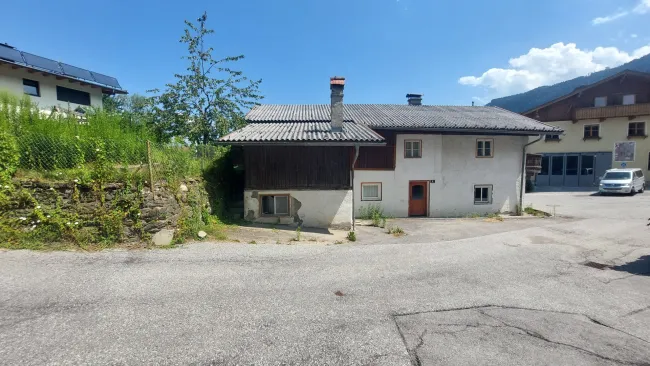 Gelegenheit: Ehemaliges Bauernhaus zum Renovieren im Dorfkern ! - Bild