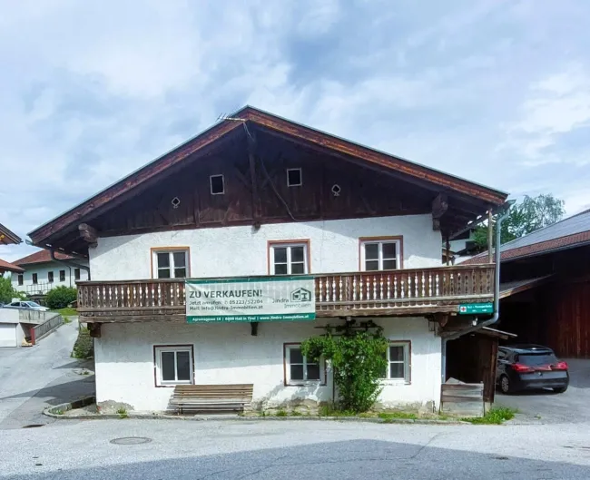 Gelegenheit: Ehemaliges Bauernhaus zum Renovieren im Dorfkern ! - Titelbild