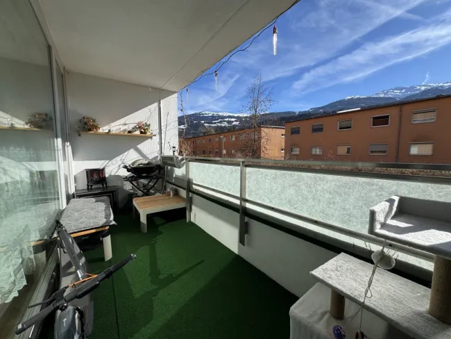 Neuwertige 3-Zi-Wohnung, zentral, sonnig und ruhig gelegen ! - Bild