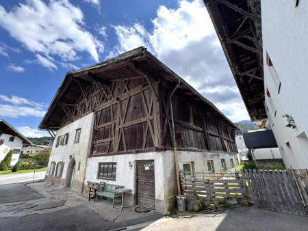 Zwei Objekte – ein Angebot: Mehrfamilienhaus und angrenzendes Bauernhau gemeinsam zu kaufen!