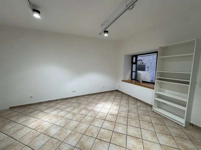 Neuwertiges Geschäftslokal in Hall in Tirol – Top Lage, nur € 600.- Miete! - Bild
