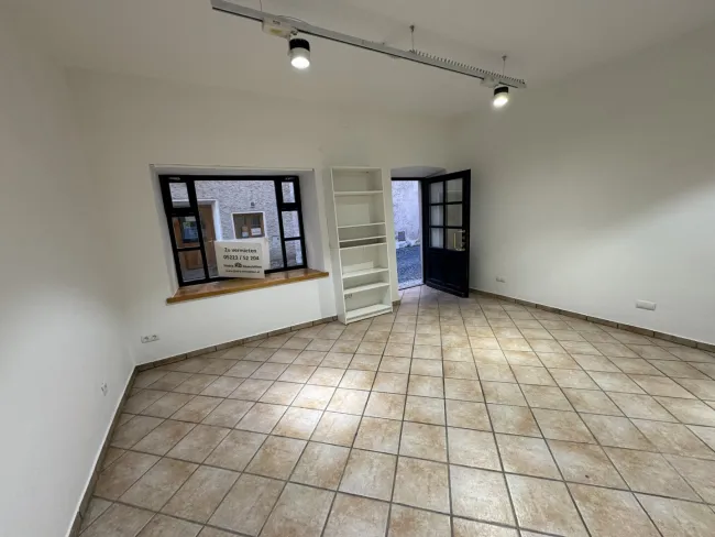 Neuwertiges Geschäftslokal in Hall in Tirol – Top Lage, nur € 600.- Miete! - Bild