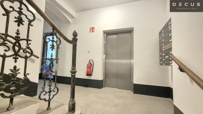 | UNBEFRISTET VERMIETETER ALTBAU | SANIERTES HAUS | STILFASSADE - Bild