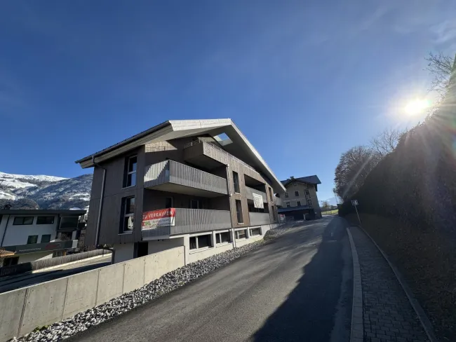 Moderne 2-Zimmer-Wohnung in Fügen mit Terrasse und Tiefgarage – Ihr Tiroler Rückzugsort! - Titelbild