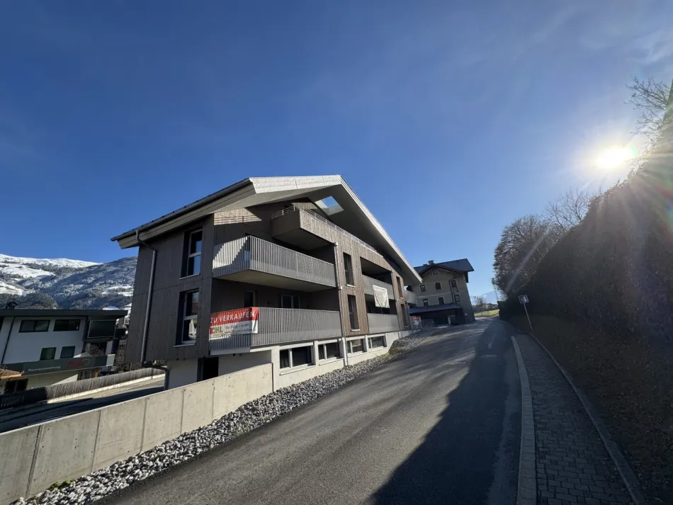 Moderne 2-Zimmer-Wohnung in Fügen mit Terrasse und Tiefgarage – Ihr Tiroler Rückzugsort! - Titelbild