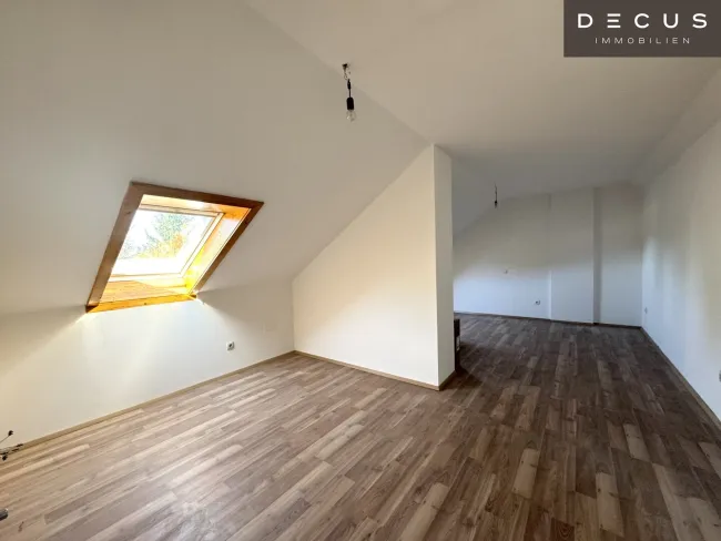 | TOLLE KLEINWOHNUNG | CA. 35m² | MIT BLICK INS GRÜNE | 4.OG. | DACHGESCHOSS - Titelbild