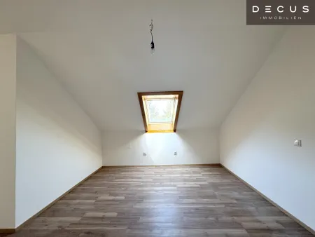 | TOLLE KLEINWOHNUNG | CA. 35m² | MIT BLICK INS GRÜNE | 4.OG. | DACHGESCHOSS