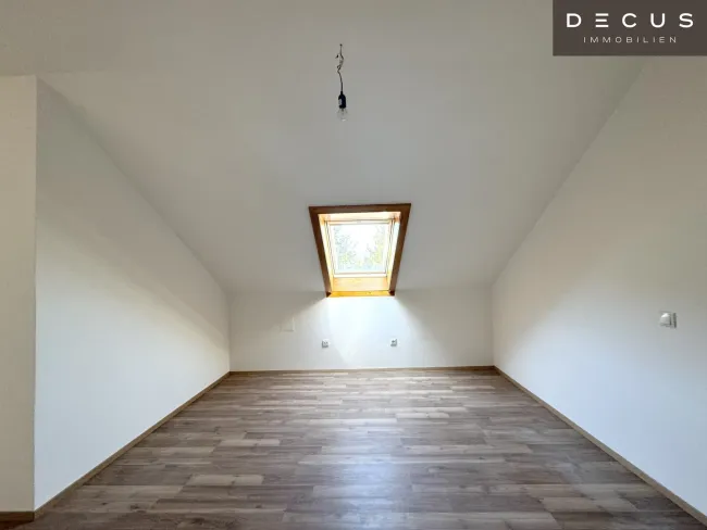 | TOLLE KLEINWOHNUNG | CA. 35m² | MIT BLICK INS GRÜNE | 4.OG. | DACHGESCHOSS - Bild