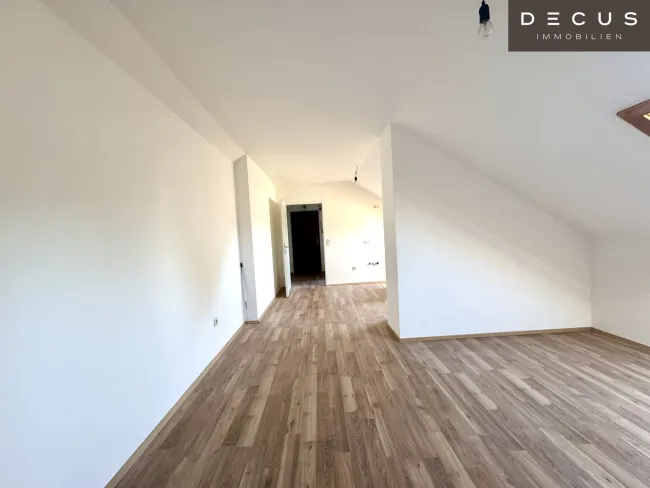 | TOLLE KLEINWOHNUNG | CA. 35m² | MIT BLICK INS GRÜNE | 4.OG. | DACHGESCHOSS - Bild