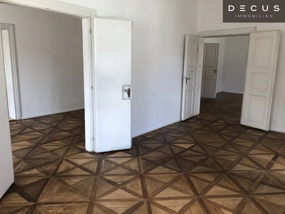 Investition im Herzen von Klagenfurt: Zinshaus mit 600m² Fläche und Stadtblick für 2.490.000,00 € - Bild