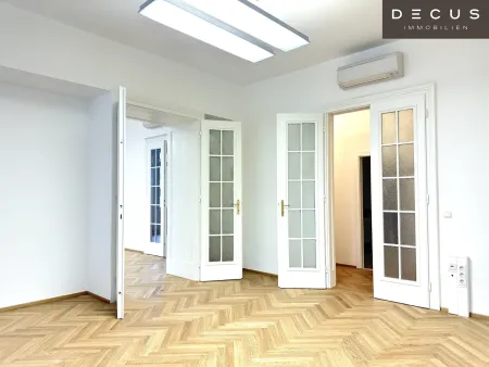 | NÄHE LANDESGERICHT | ab sofort - gekühltes Altbaubüro | ERSTBEZUG nach Sanierung