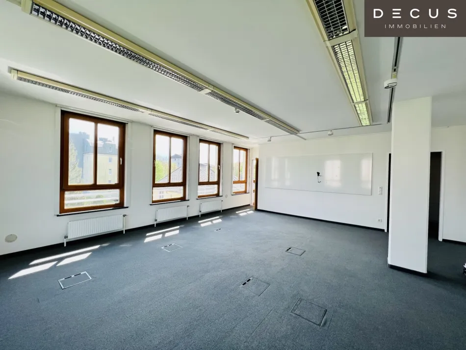 | Stellplätze | Praktische BÜROFLÄCHE ca. 56 m² | St. Pölten | NÄHE TRAISENPARK - Bild