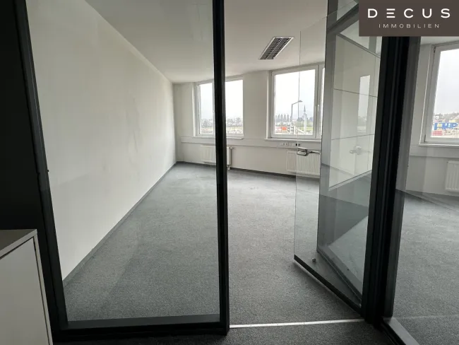 | DONAUFELDERHOF | NÄHE U1 KAGRAN | Lager- und Büroflächen - Bild