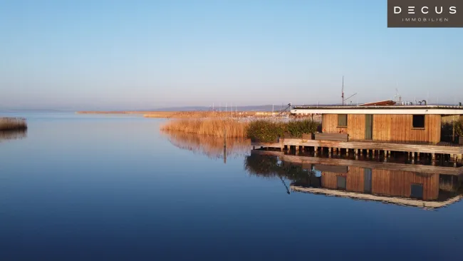 EINMALIGES ARCHITEKTEN-SEEHAUS IN PRIVATER LAGE MIT UNVERBAUBAREM SEEWEITBLICK - Bild