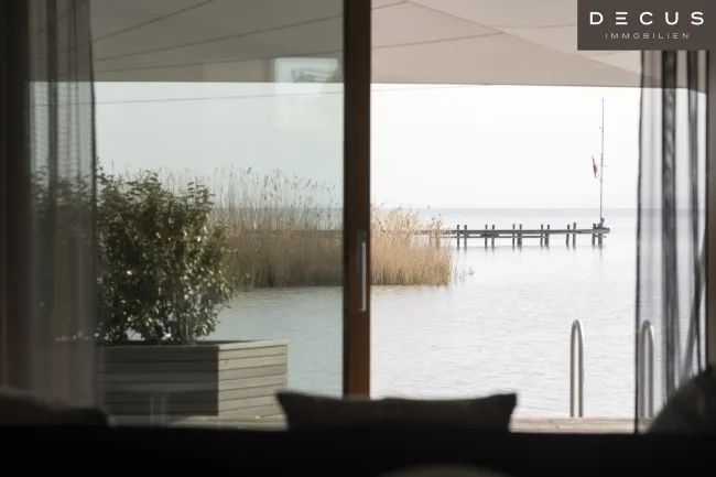 EINMALIGES ARCHITEKTEN-SEEHAUS IN PRIVATER LAGE MIT UNVERBAUBAREM SEEWEITBLICK - Bild