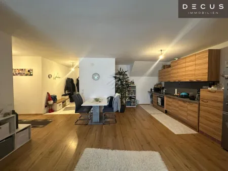 Großzügige, sanierte Gartenwohnung - TOP LAGE