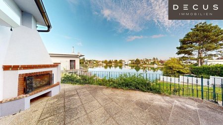 EXKLUSIVES SEEHAUS MIT EIGENEM STEG
