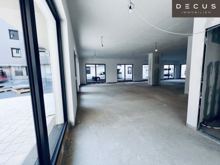 | KARMELITERHOF | GESCHÄFTSFLÄCHE (Edelrohbau) mit Gastgarten | NÄHE RATHAUS