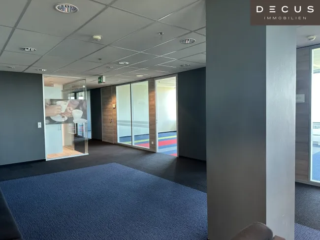 | BÜROS MIT AUSBLICK | IM SATURN TOWER - Bild