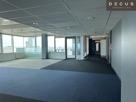 | BÜROS MIT AUSBLICK | IM SATURN TOWER