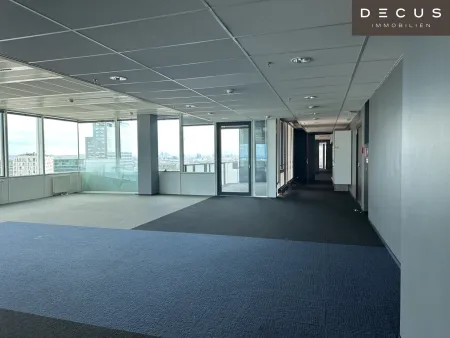 | BÜROS MIT AUSBLICK | IM SATURN TOWER