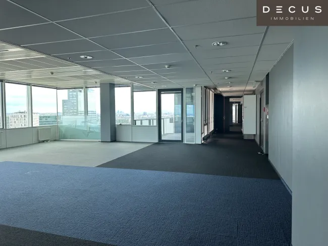 | BÜROS MIT AUSBLICK | IM SATURN TOWER - Bild