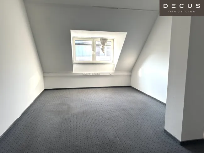 | GEKÜHLTES DACHGESCHOSS-BÜRO mit Terrasse | unmittelbare U-Bahn-Nähe - Bild
