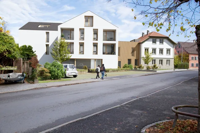 Elegante Geschäfts- oder Bürofläche im Harder Zentrum: 132 m², komplett renoviert, inklusive Gärten und Parkplätzen - Bild