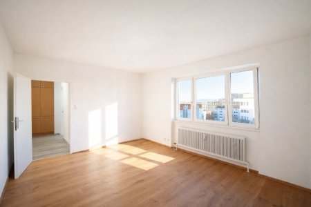 Nähe Bahnhof: Helle und ruhige Einzimmerwohnung im 7. Stock „Ganz oben ist es am schönsten“! PERFEKTE ANLAGE!