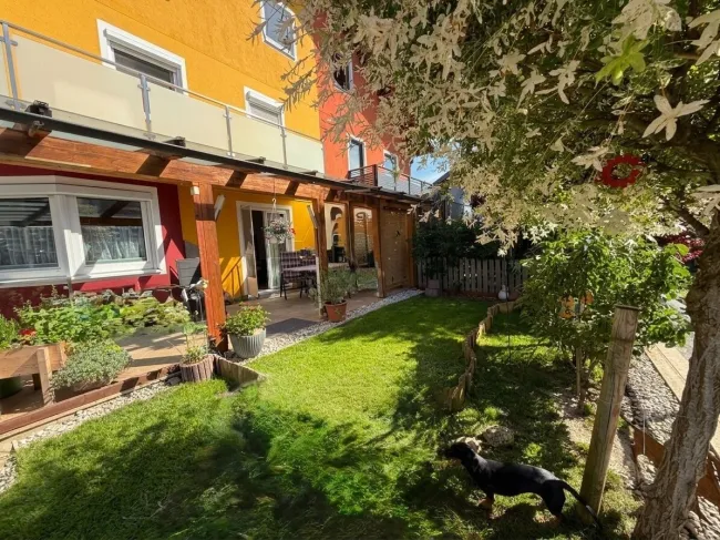 Terrasse mit Vorgarten