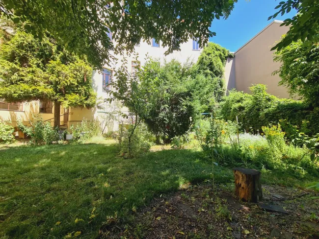 Garten-Altbau mit Balkon zur individuellen Gestaltung - Bild
