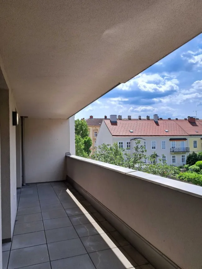 Neuwertige Balkonwohnung | zwischen Stadtpark & IMC Hochschule | 2 Garagenplätze - Bild