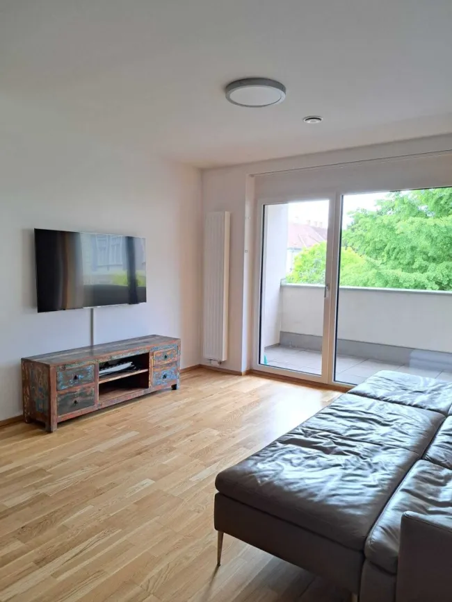 Neuwertige Balkonwohnung | zwischen Stadtpark & IMC Hochschule | 2 Garagenplätze - Bild