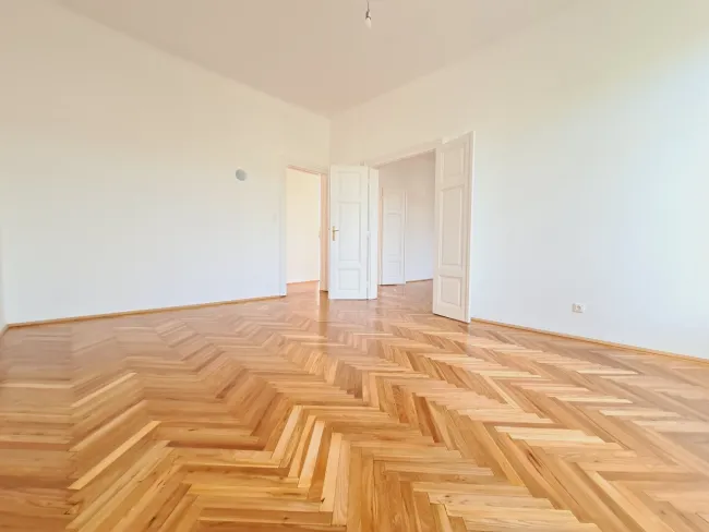 Sonnen-Altbau nach Maß | Balkon | 3-4 Zimmer - Bild