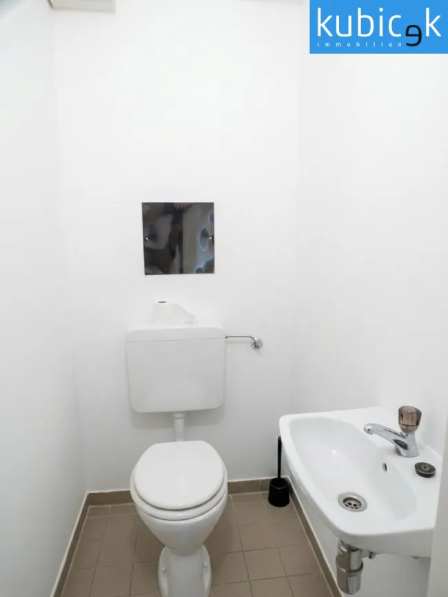 WC mit Handwaschbecken - EG