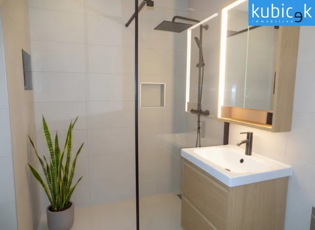 Badezimmer mit Waschmaschinenanschluss
