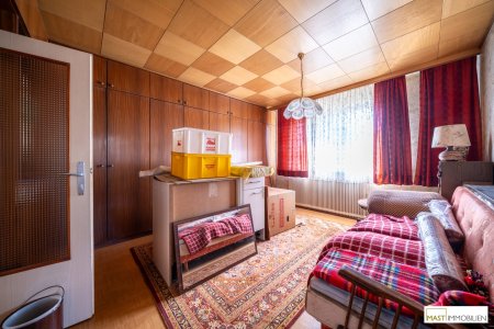 Einfamilienhaus mit auf Eckgrundstück – Ausbaupotenzial!
