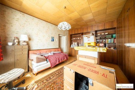 Einfamilienhaus mit auf Eckgrundstück – Ausbaupotenzial!