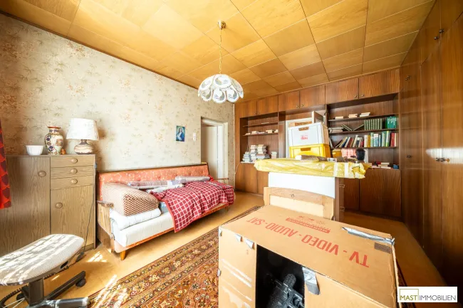 Einfamilienhaus mit auf Eckgrundstück – Ausbaupotenzial! - Bild