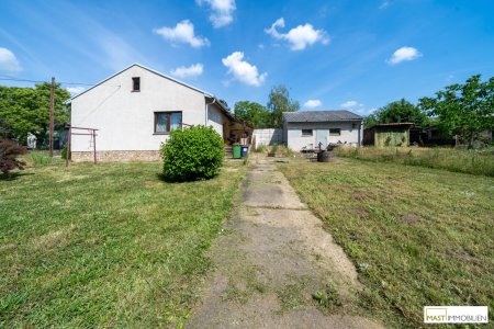 Einfamilienhaus mit auf Eckgrundstück – Ausbaupotenzial!