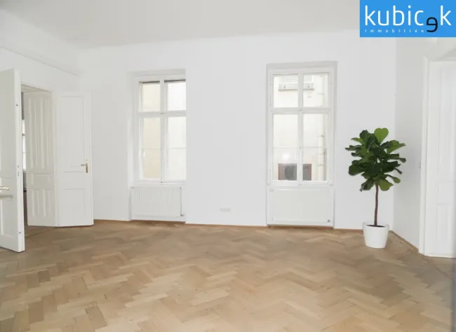 Zimmer straßenseitig