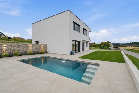 Luxuriöser Neubau in Bestlage – Pool, Doppelgarage & hochwertige Ausstattung