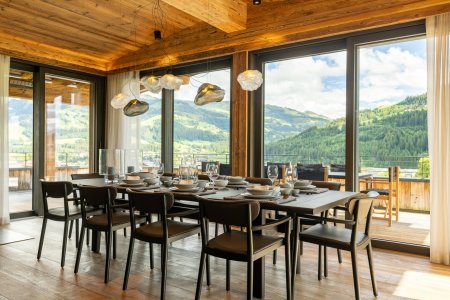 Alpiner Luxus auf höchstem Niveau – Exklusive Designer-Villa mit unverbaubarem Hahnenkamm-Panorama