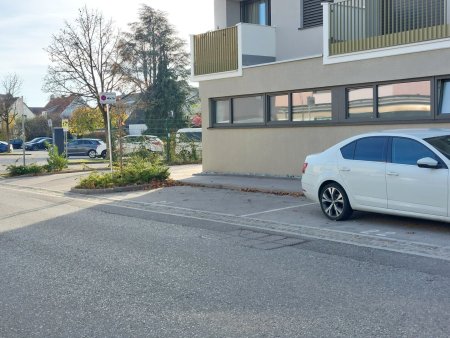 PKW-Stellplatz in zentraler Lage zu vermieten!