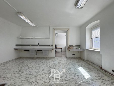 Atelier, Kleinwerkstatt oder Archiv - direkt an der Hauptstraße