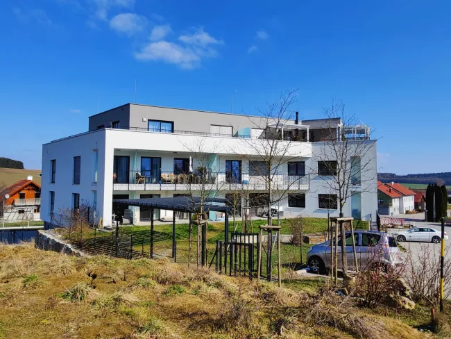 modernes barrierefreies Zinshaus mit großzügigen Freiflächen - Titelbild