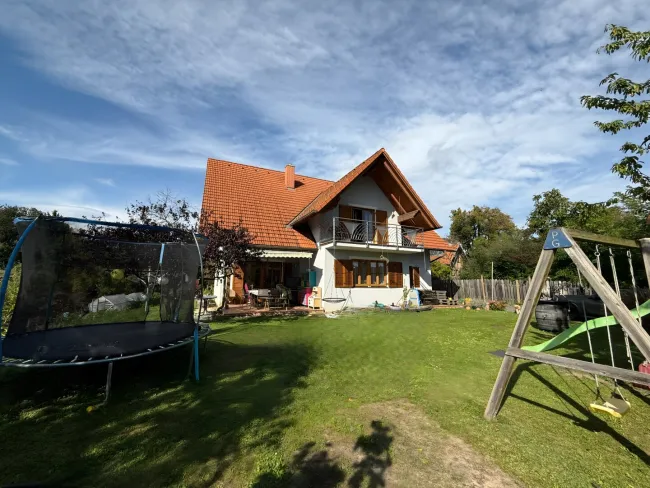 Traumhaftes Familienlandhaus in absoluter Ruhelage – Wohnen, wo andere Urlaub machen! - Titelbild