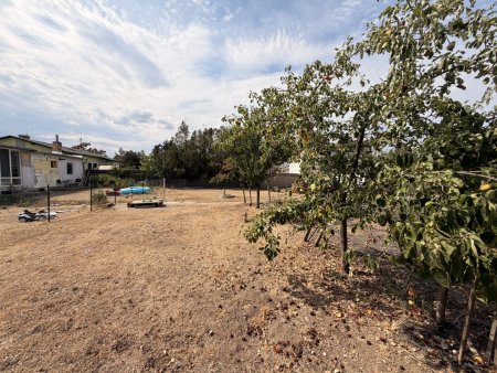 Sonniges Baugrundstück mit 874 m² in Strasshof an der Nordbahn – Aufschließungskosten bereits bezahlt